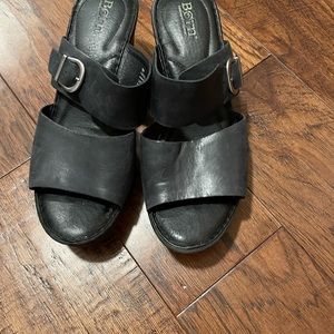 Born Size 9 Black Short Heel/Wedge Sandals